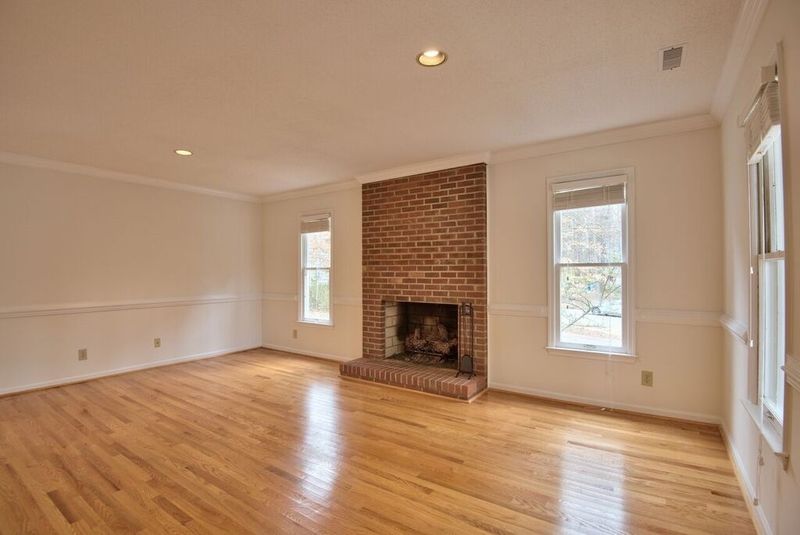 7 Thorne Ridge Dr, Durham, NC 27713