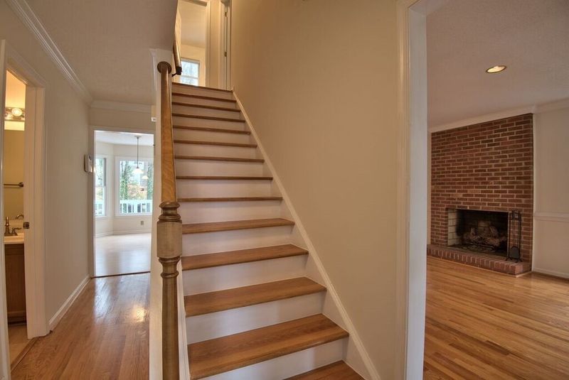 7 Thorne Ridge Dr, Durham, NC 27713