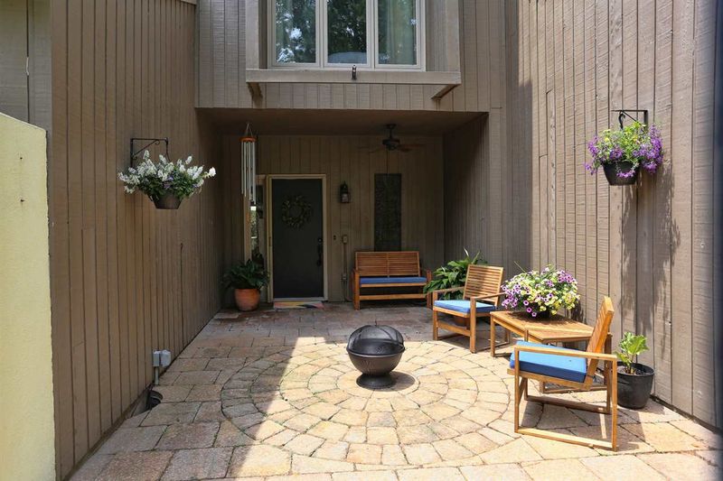 7 Tilbury Ct, Chapel Hill, NC 27517