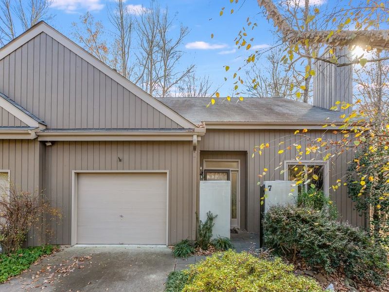 7 Tottenham Ln, Chapel Hill, NC 27517