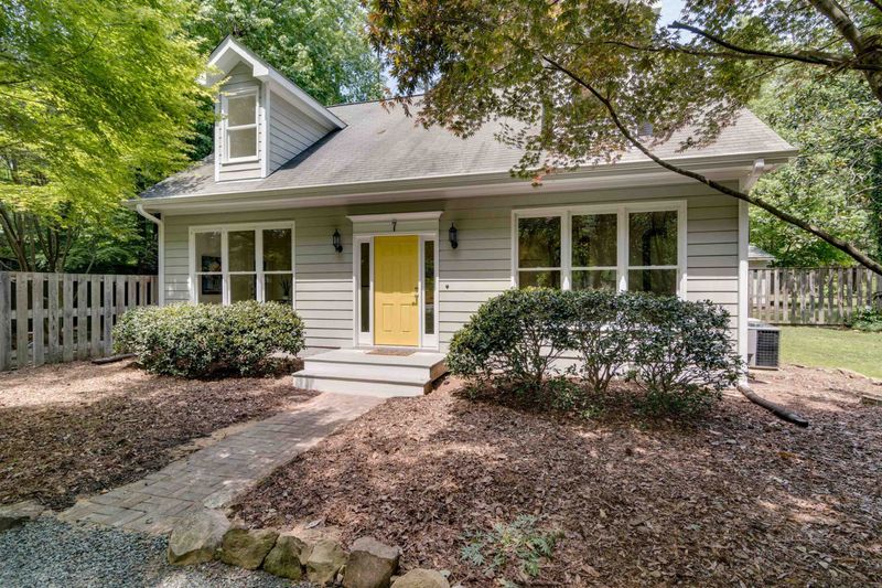 7 White Oak Trl, Chapel Hill, NC 27516