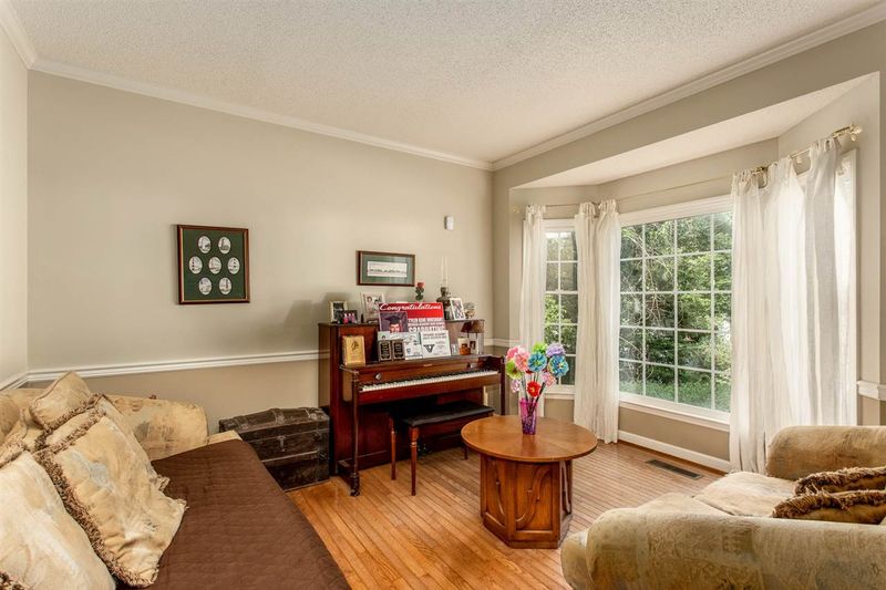 7 Woodcliff Cir, Durham, NC 27712