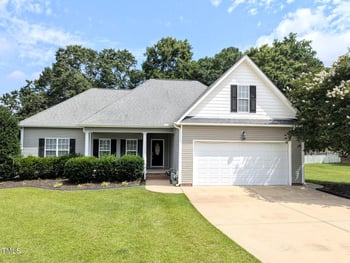 70 Dexterfield Dr, Fuquay Varina, NC 27526