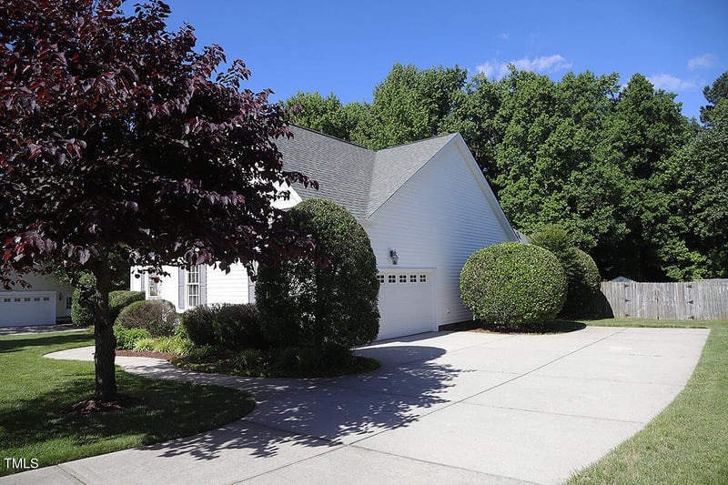 70 Glen Oaks Dr, Youngsville, NC 27596