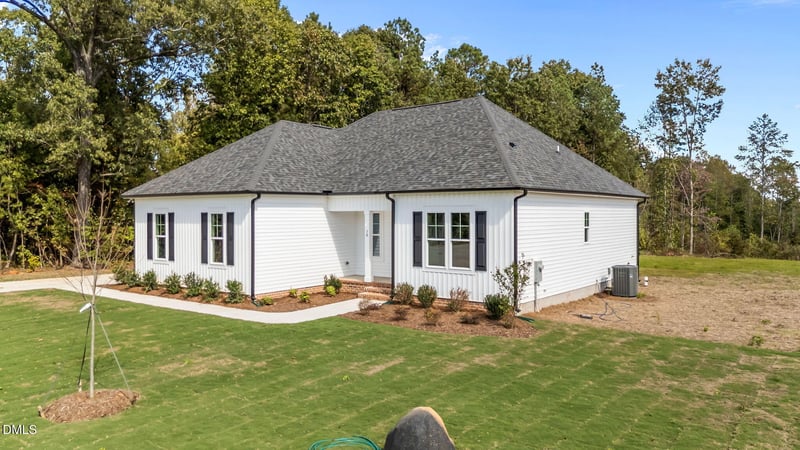 70 Livingston Ln, Zebulon, NC 27597