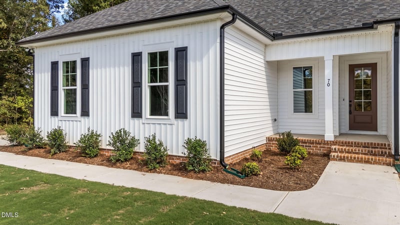 70 Livingston Ln, Zebulon, NC 27597