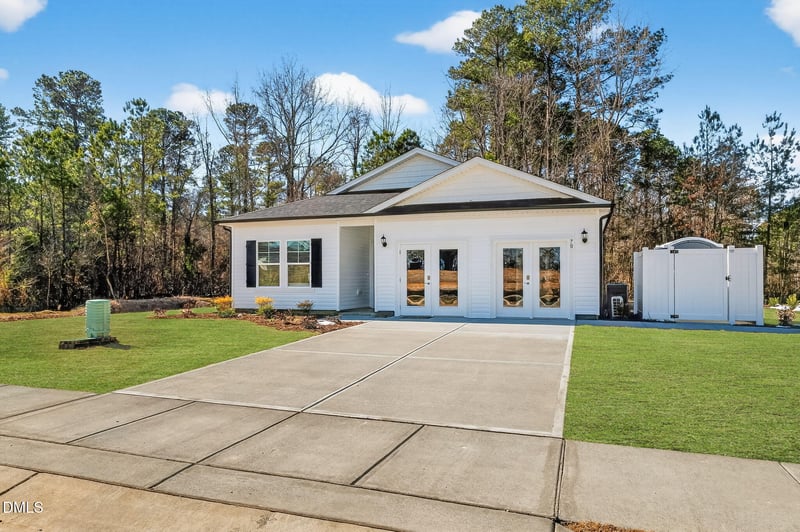 70 Muscovy Dr, Four Oaks, NC 27524