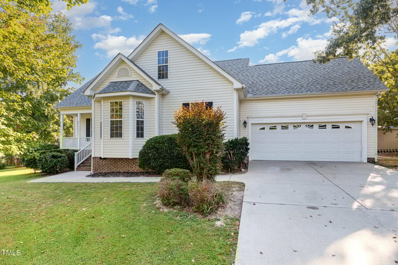 70 Oak Leaf Trl, Youngsville, NC 27596