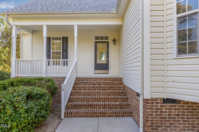 70 Oak Leaf Trl, Youngsville, NC 27596