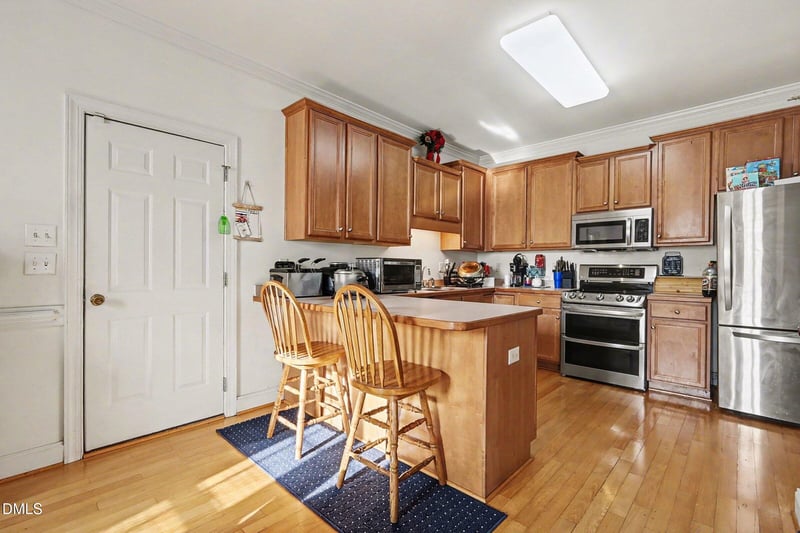 70 Oak Leaf Trl, Youngsville, NC 27596