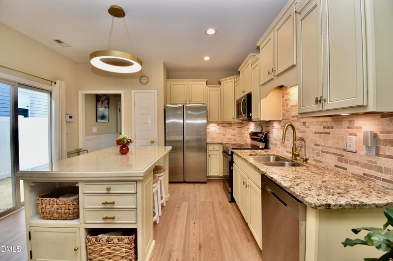 70 Plott Hound Dr, Clayton, NC 27520