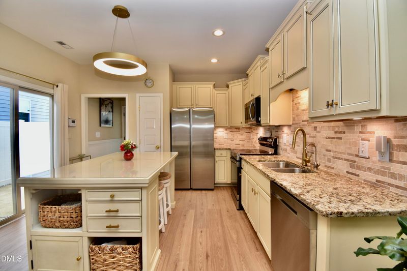 70 Plott Hound Dr, Clayton, NC 27520