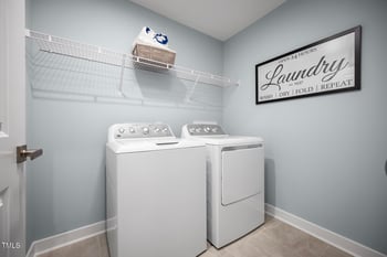 70 Saintsbury Dr, Fuquay Varina, NC 27526
