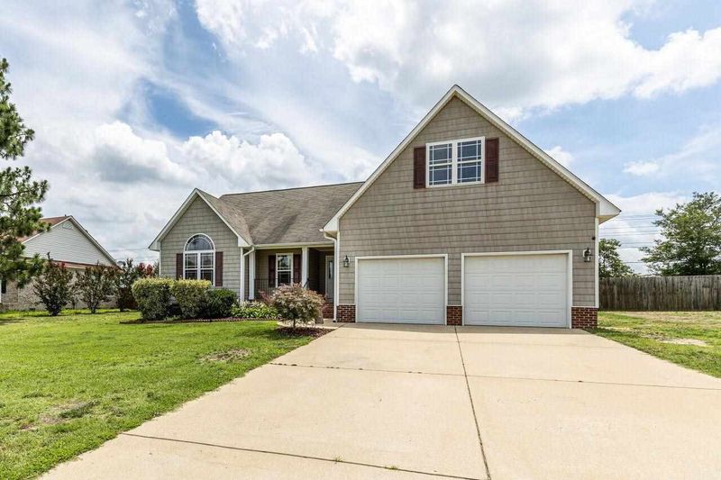 70 Silverthorne Dr, Sanford, NC 27332