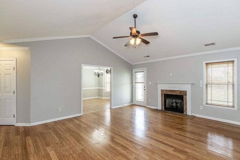 70 Silverthorne Dr, Sanford, NC 27332