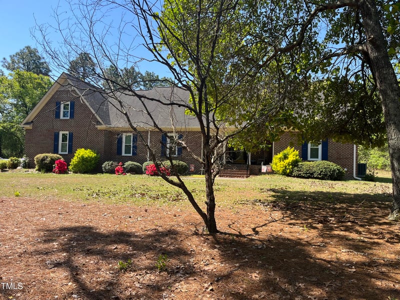 70 Summerville Ct, Lillington, NC 27546