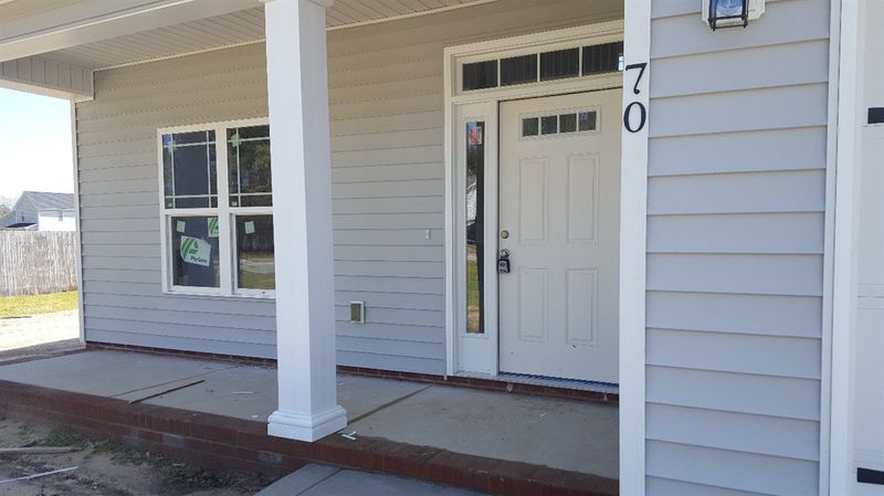 70 Woods Edge Dr, Dunn, NC 28334