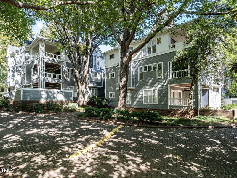 700 Bishops Park Dr #104, Raleigh, NC 27605