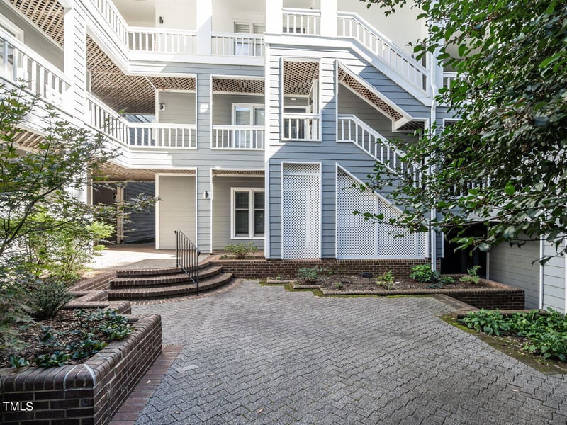 700 Bishops Park Dr #104, Raleigh, NC 27605