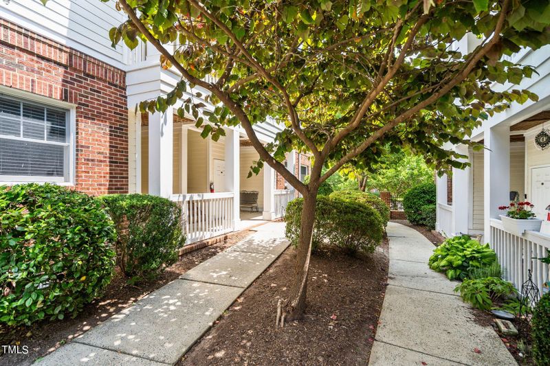 700 Copperline Dr #201, Chapel Hill, NC 27516