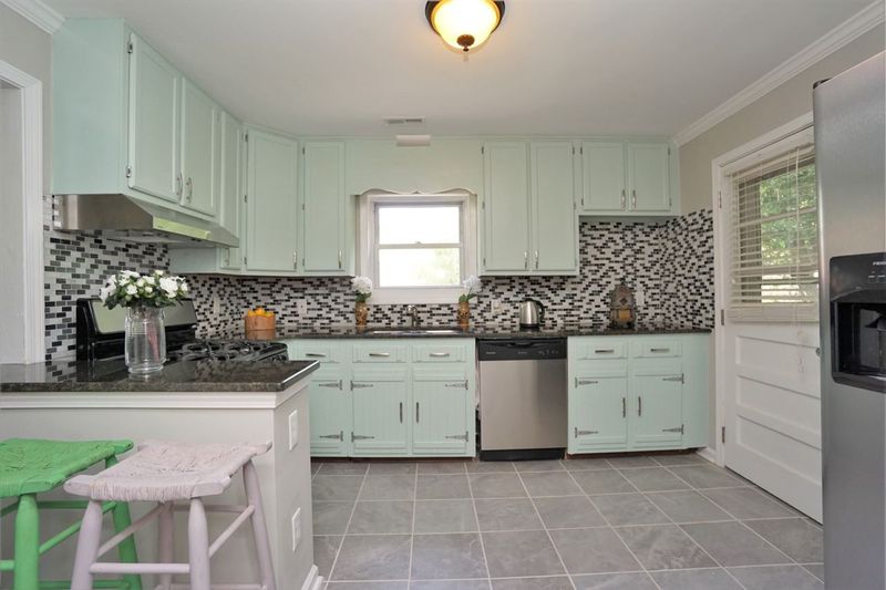 700 Darby St, Raleigh, NC 27610