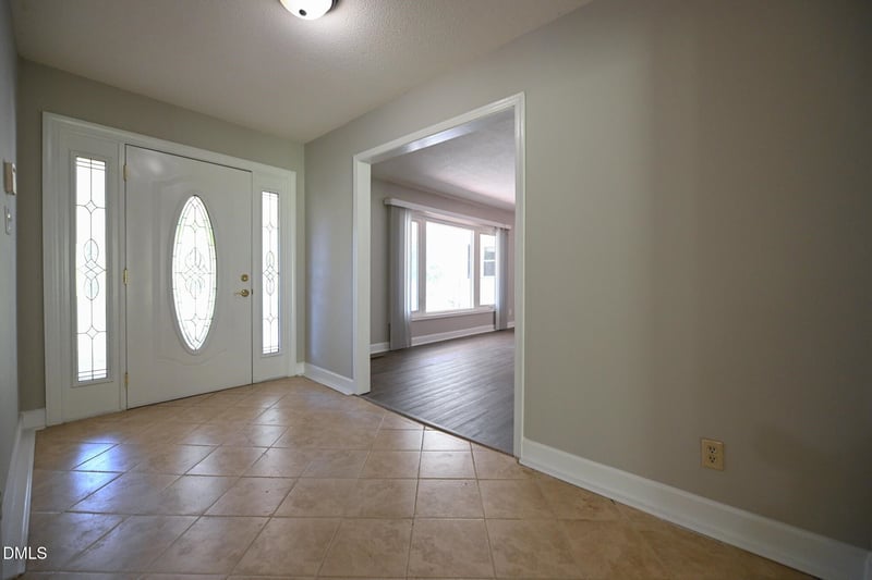 700 Fernwood Dr, Clayton, NC 27520