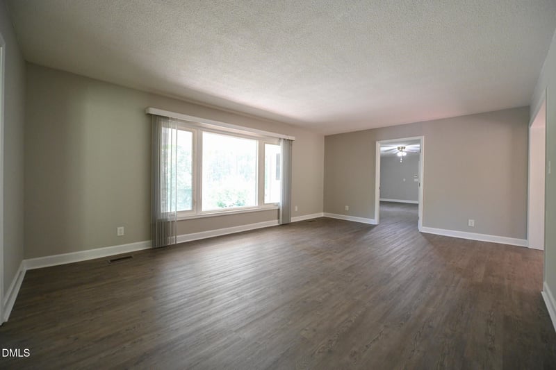 700 Fernwood Dr, Clayton, NC 27520