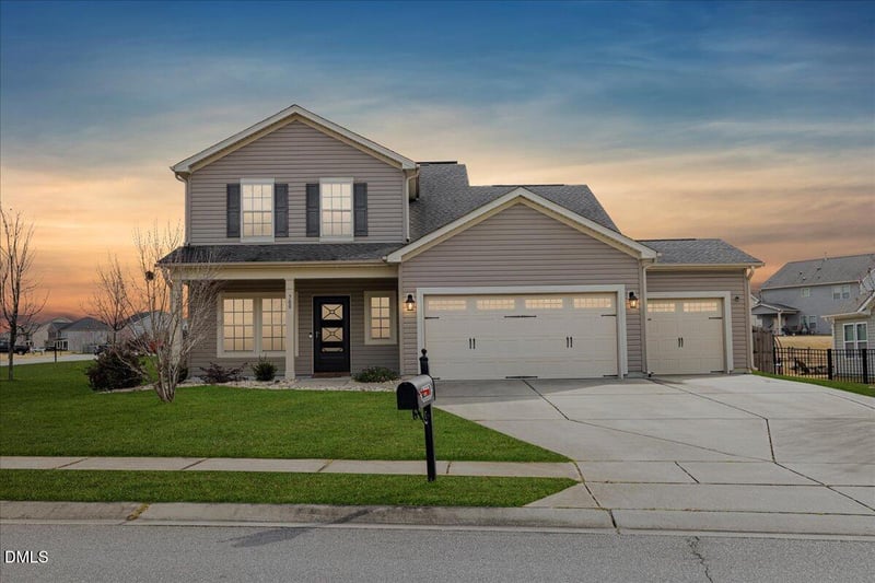 700 Harvest Point Dr, Fuquay Varina, NC 27526