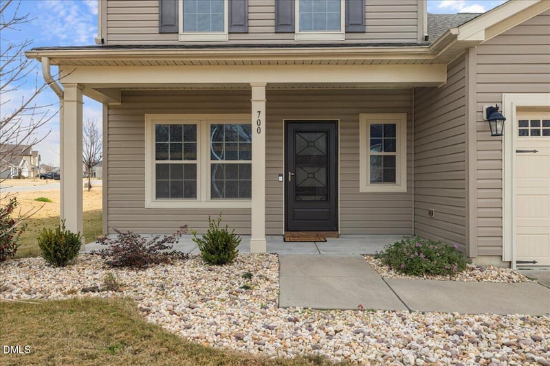 700 Harvest Point Dr, Fuquay Varina, NC 27526