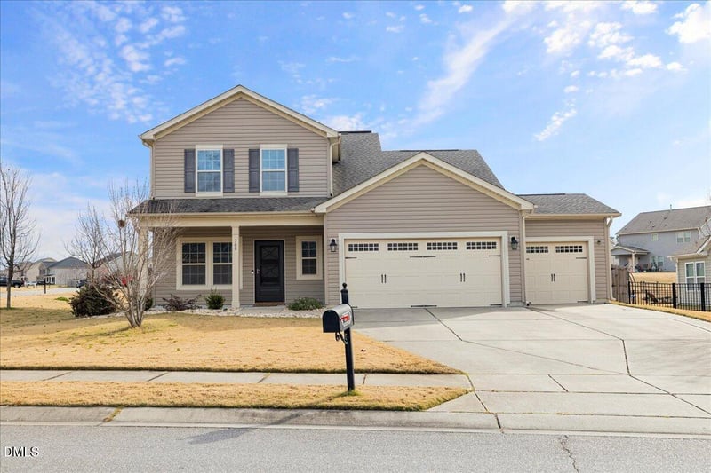 700 Harvest Point Dr, Fuquay Varina, NC 27526