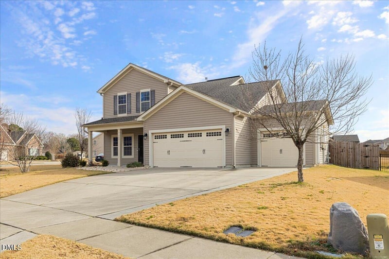 700 Harvest Point Dr, Fuquay Varina, NC 27526