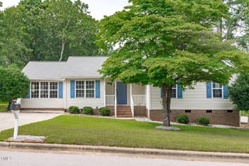 700 Mossburn Ct, Fuquay Varina, NC 27526