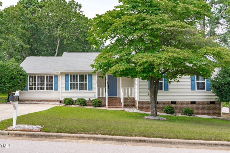 700 Mossburn Ct, Fuquay Varina, NC 27526