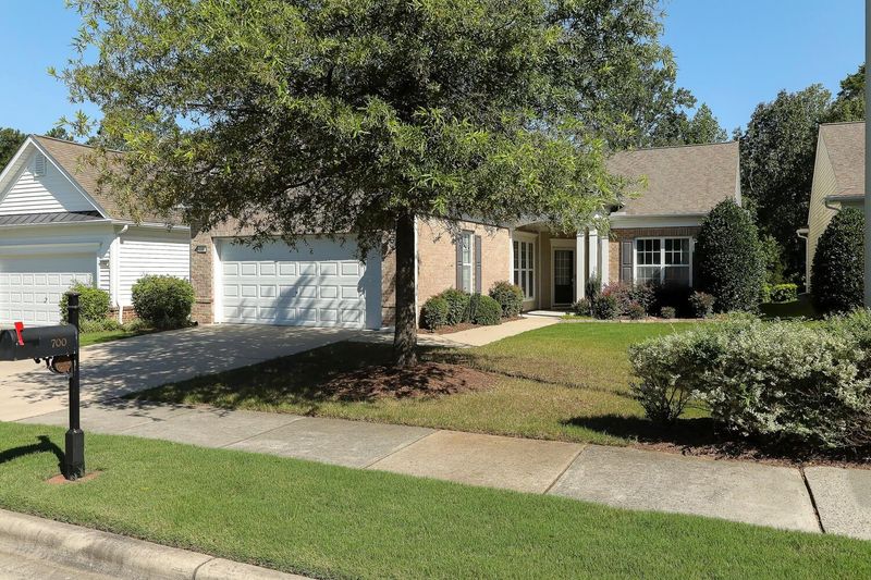 700 Nevins Pl, Cary, NC 27519