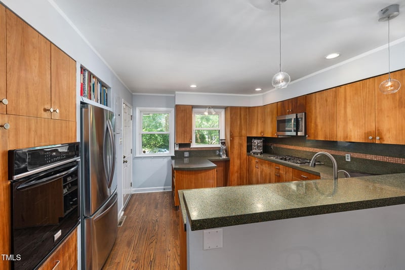 700 Tinkerbell Rd, Chapel Hill, NC 27517