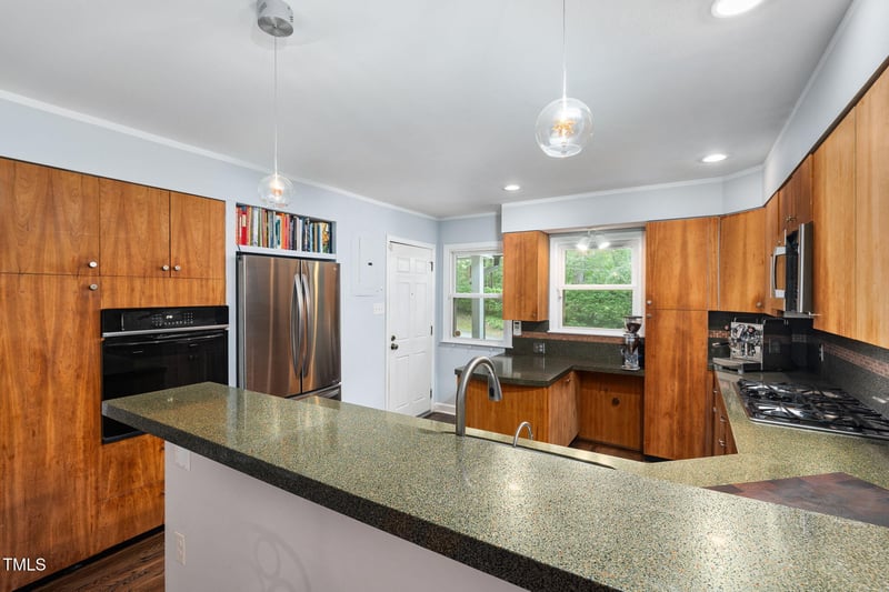 700 Tinkerbell Rd, Chapel Hill, NC 27517