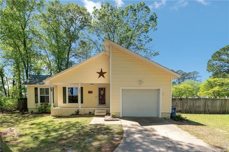 7001 Pantego Dr, Fayetteville, NC 28314