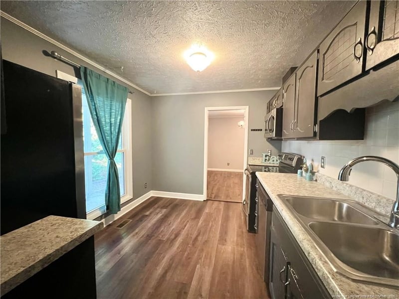 7001 Pantego Dr, Fayetteville, NC 28314