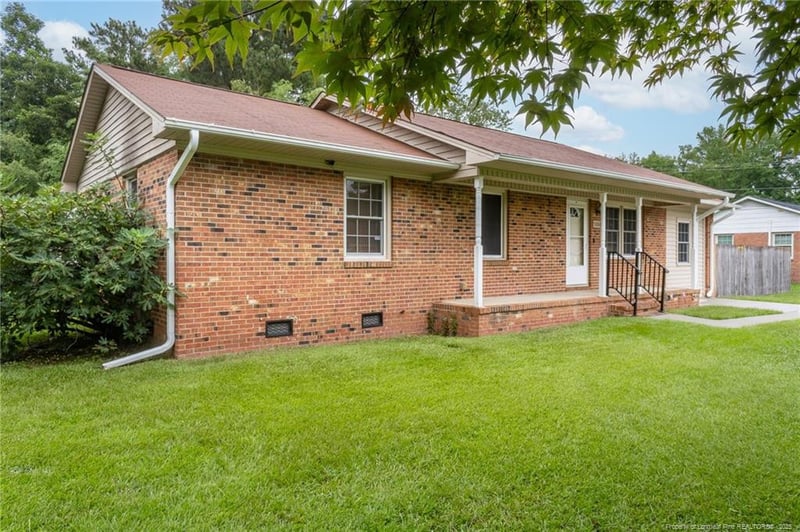 7004 Bronwyn St, Fayetteville, NC 28314