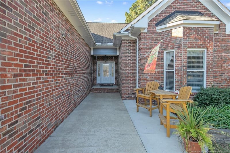 7007 Pitcairn Dr, Fayetteville, NC 28306