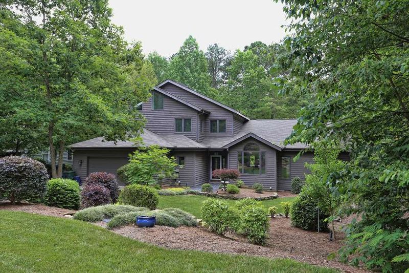 7009 Knotty Pine Dr, Chapel Hill, NC 27517