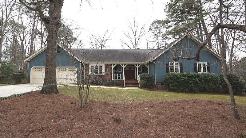 7009 Valley Dr, Raleigh, NC 27612