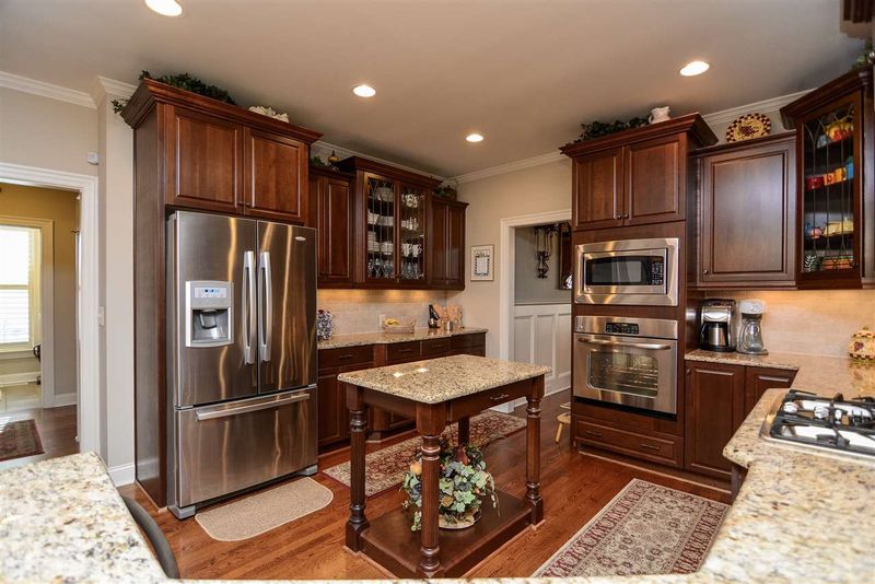 701 Apalachia Lake Dr, Fuquay Varina, NC 27526