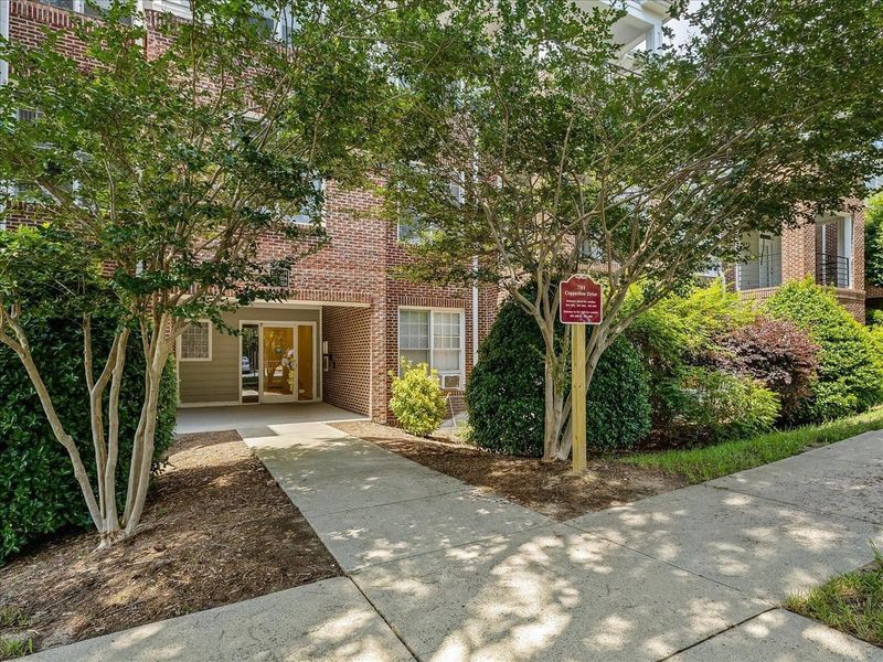 701 Copperline Dr #204, Chapel Hill, NC 27516