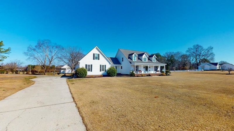 701 Creekside Ave, Selma, NC 27576