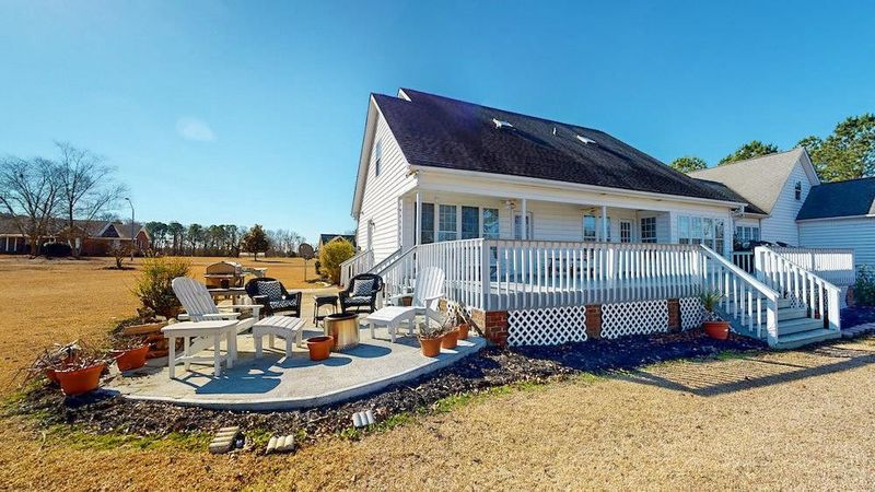 701 Creekside Ave, Selma, NC 27576
