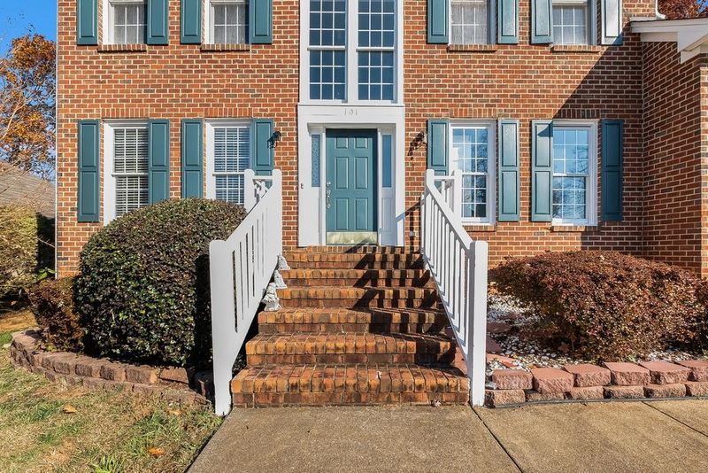 701 Cricketfield Ln, Cary, NC 27518