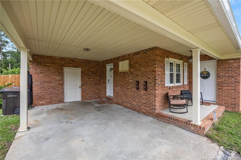 701 Dandridge Dr, Fayetteville, NC 28304