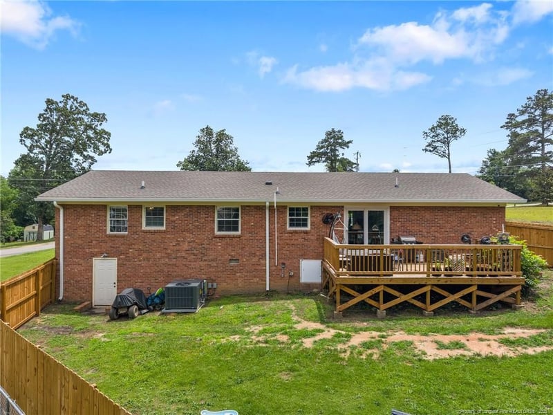 701 Dandridge Dr, Fayetteville, NC 28304