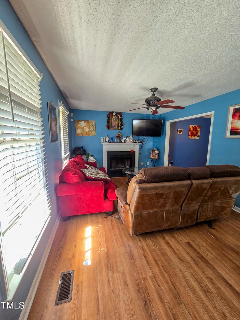 701 Grandview Dr, Durham, NC 27703